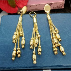 italian Gold earring
